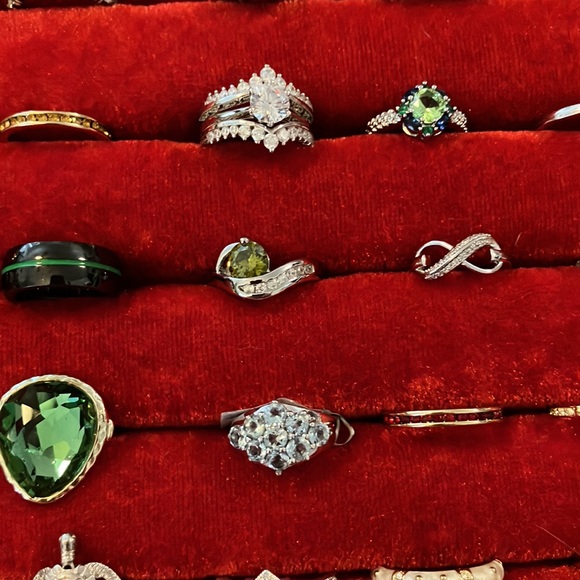 Big lot of 46 +10 piece, assorted, beautiful men’s, and ladies rings, jewelry - Picture 5 of 11